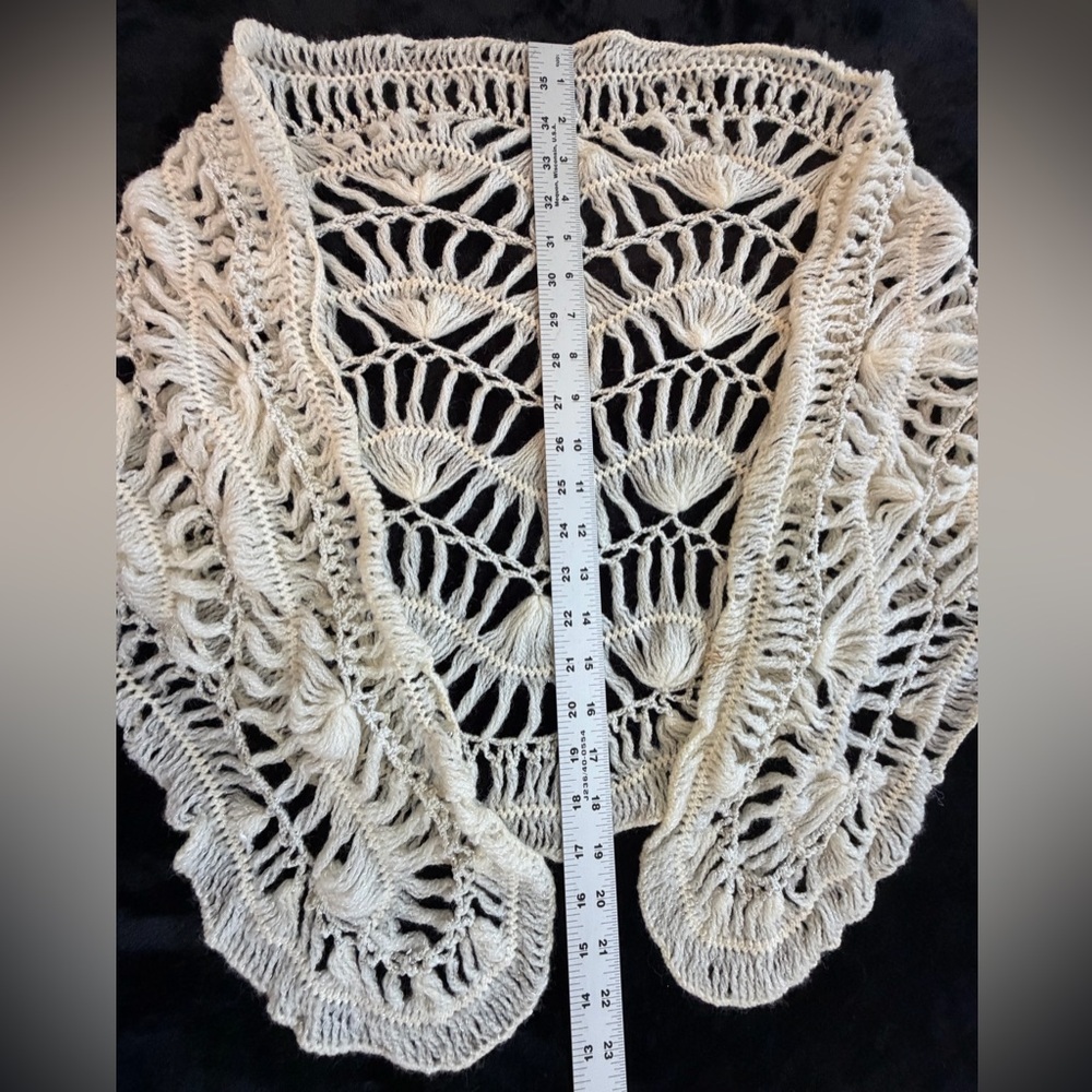 Vintage handmade crochet shawl wrap ivory cream OS - Picture 8 of 9